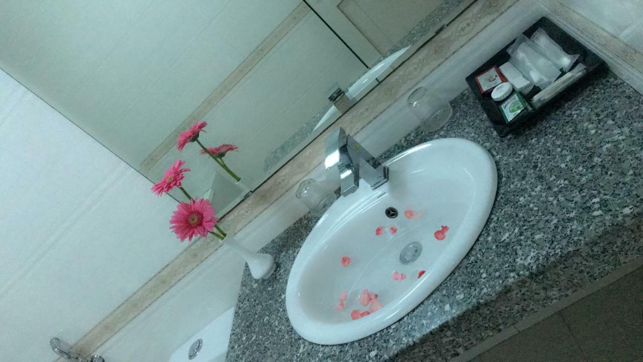 Paradis Hotel Ha Long Buitenkant foto